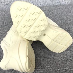 I have two lives so I want to sell a pair.